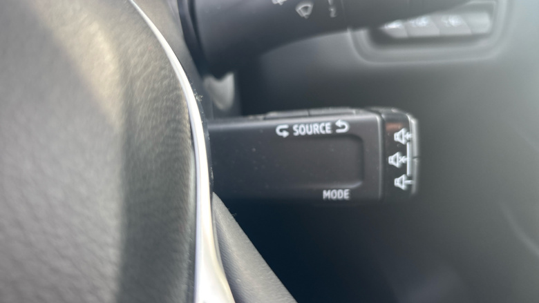 Renault Captur 1.6 E-Tech full hybrid 145 Rive Gauche 5dr Auto Hybrid Hatchback